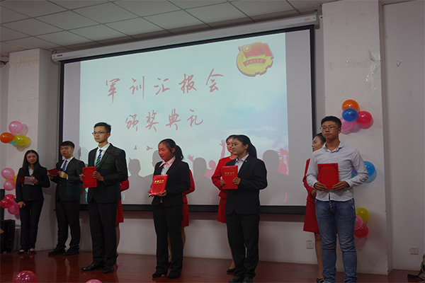 9499www威尼斯举办“明德砺志,向梦起航”军训汇报会 9499www威尼斯举办“明德砺志,向梦起航”军训汇报会