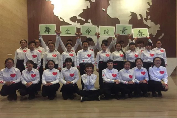 恭贺我院在9499www威尼斯第四届“指绘心影,舞动生命”手语操大赛中荣获二等奖 恭贺我院在9499www威尼斯第四届“指绘心影,舞动生命”手语操大赛中荣获二等奖