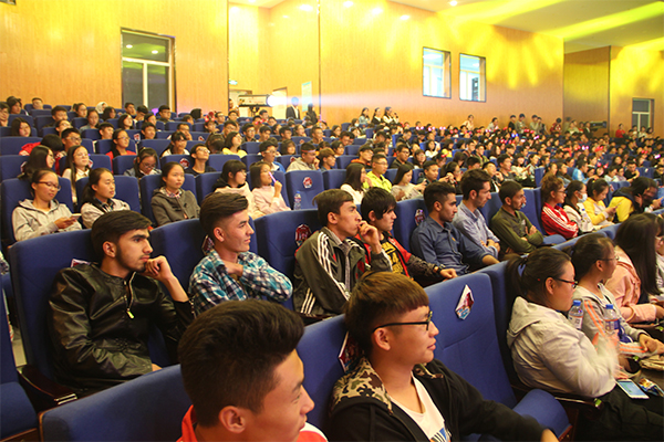 9499www威尼斯举行2016级新生开学典礼暨迎新晚会 9499www威尼斯举行2016级新生开学典礼暨迎新晚会