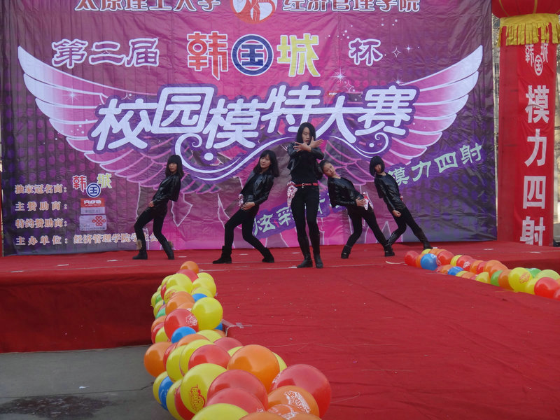 9499www威尼斯第二届校园模特大赛初赛隆重举行 9499www威尼斯第二届校园模特大赛初赛隆重举行